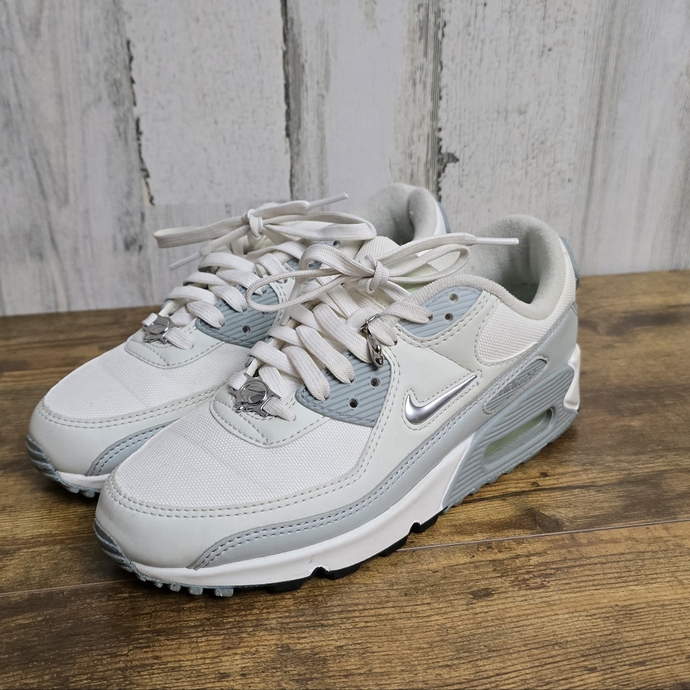 Nike Air Max 90 SE Molten Metal Womens Size 8 Sail Metallic Silver FN6948 100